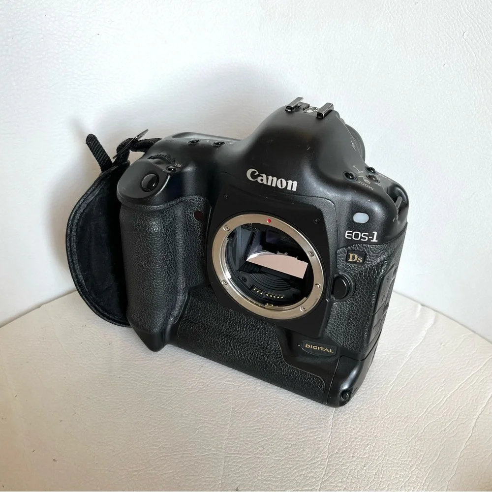 ▇ Vintage Canon EOS 1Ds Camera Body